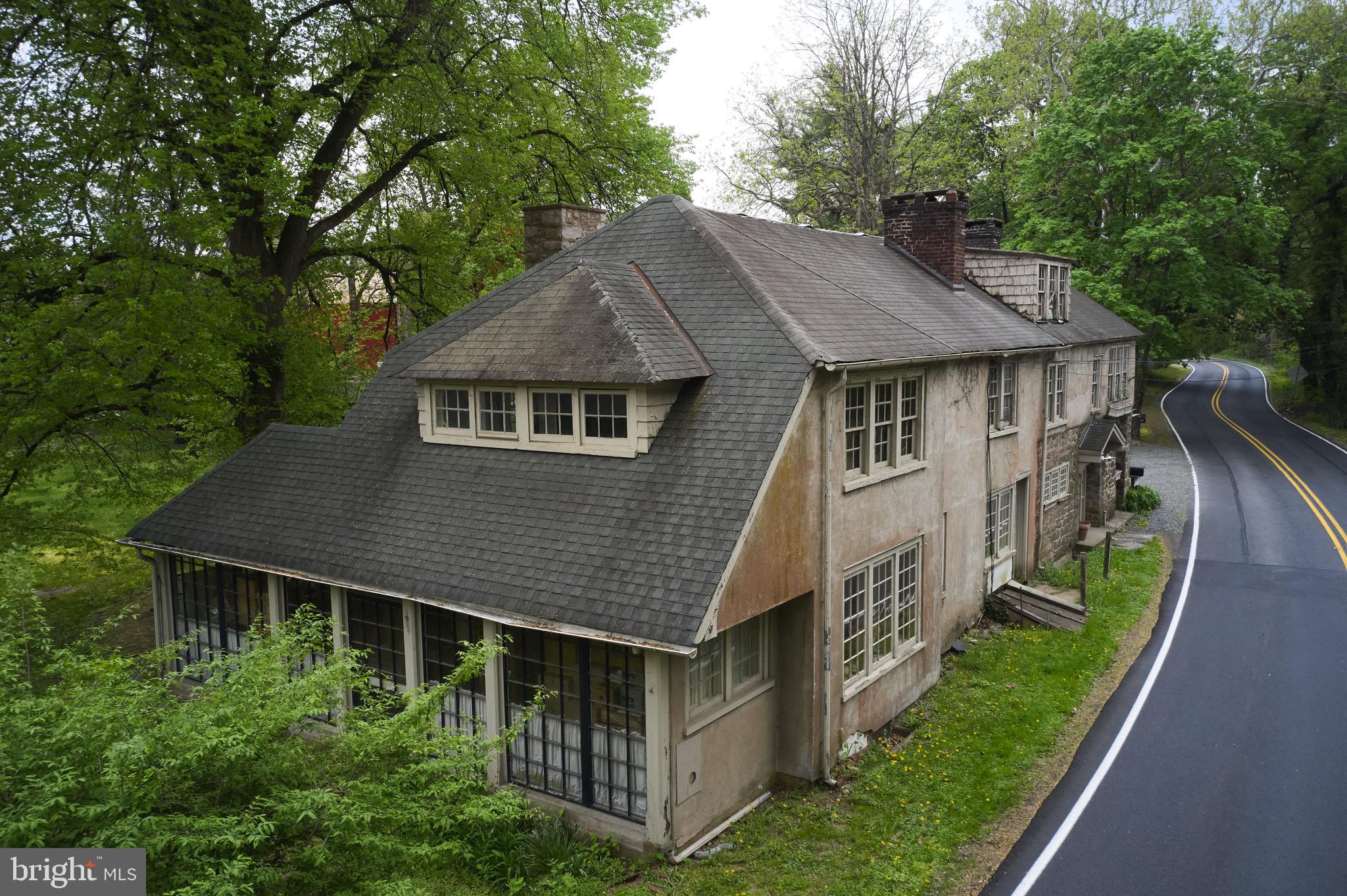 2590 RIVER ROAD