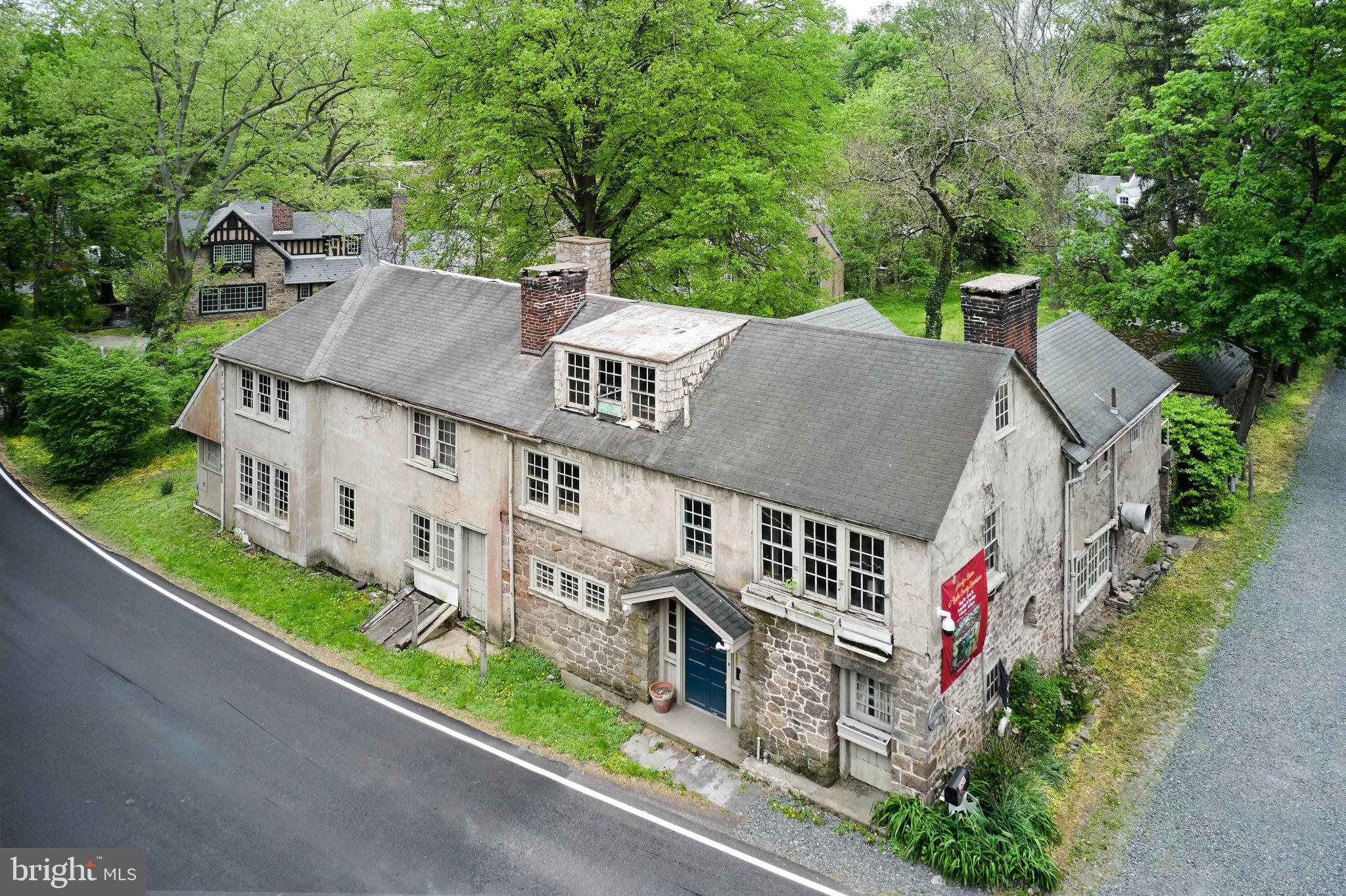 2590 RIVER ROAD