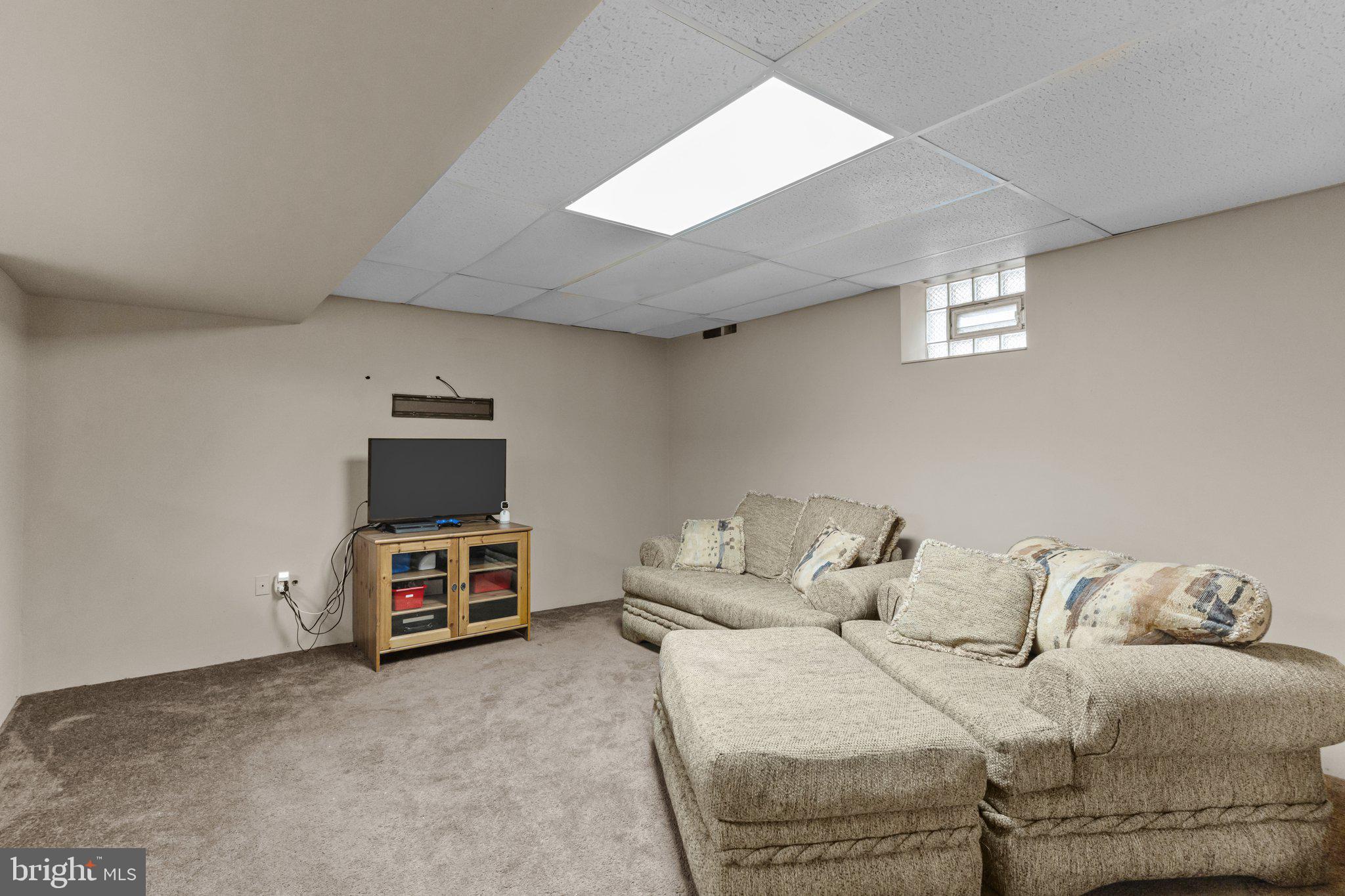 44 W WINDROSE DRIVE