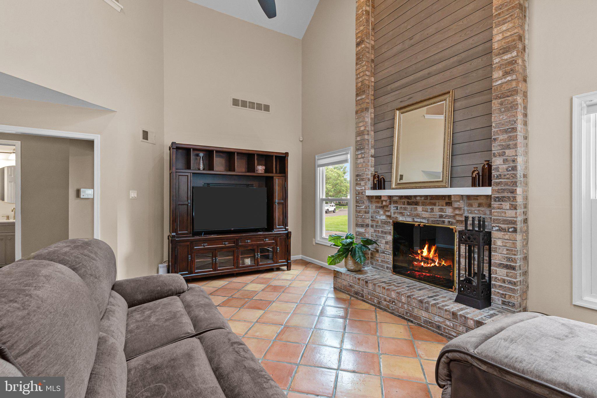 44 W WINDROSE DRIVE
