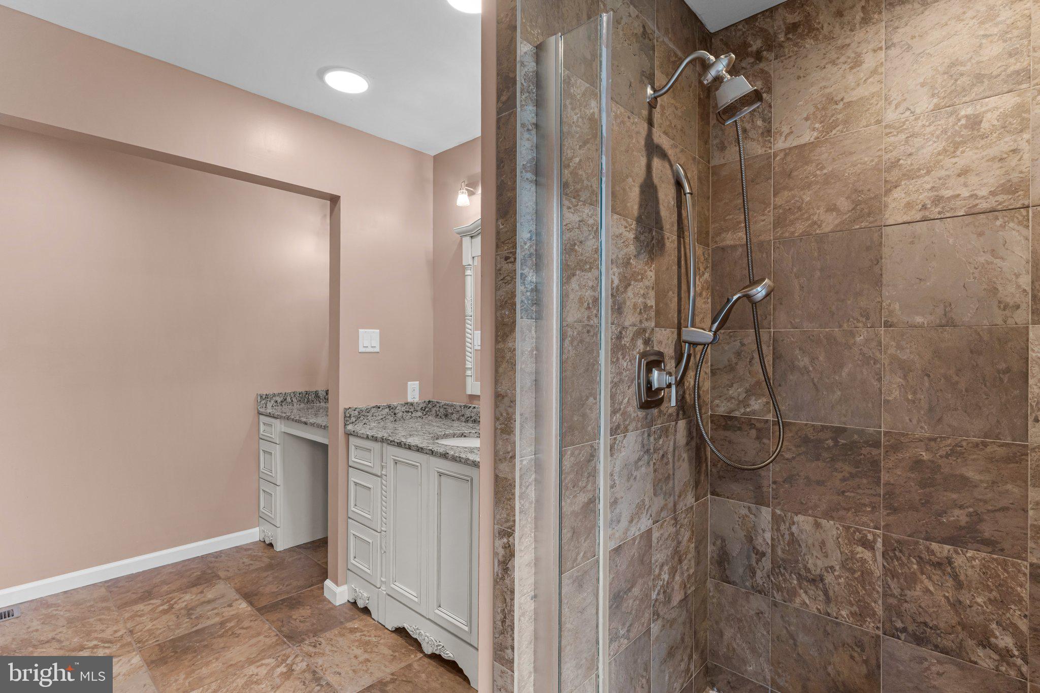 44 W WINDROSE DRIVE