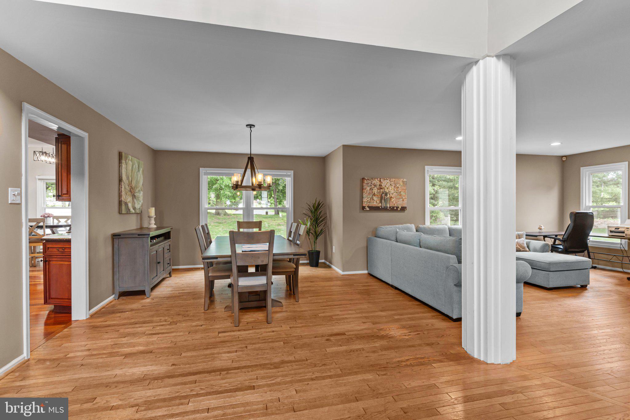 44 W WINDROSE DRIVE