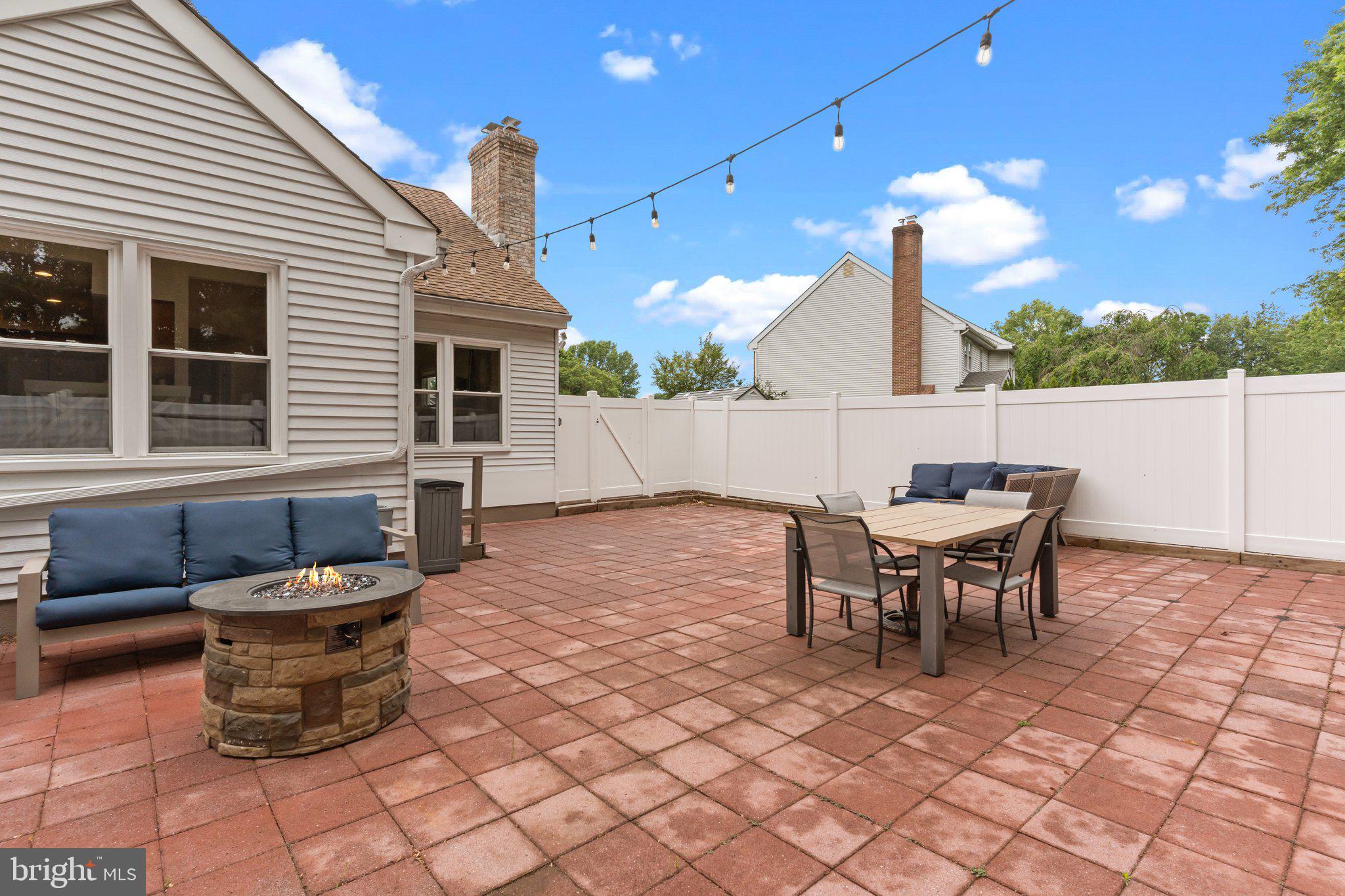 44 W WINDROSE DRIVE