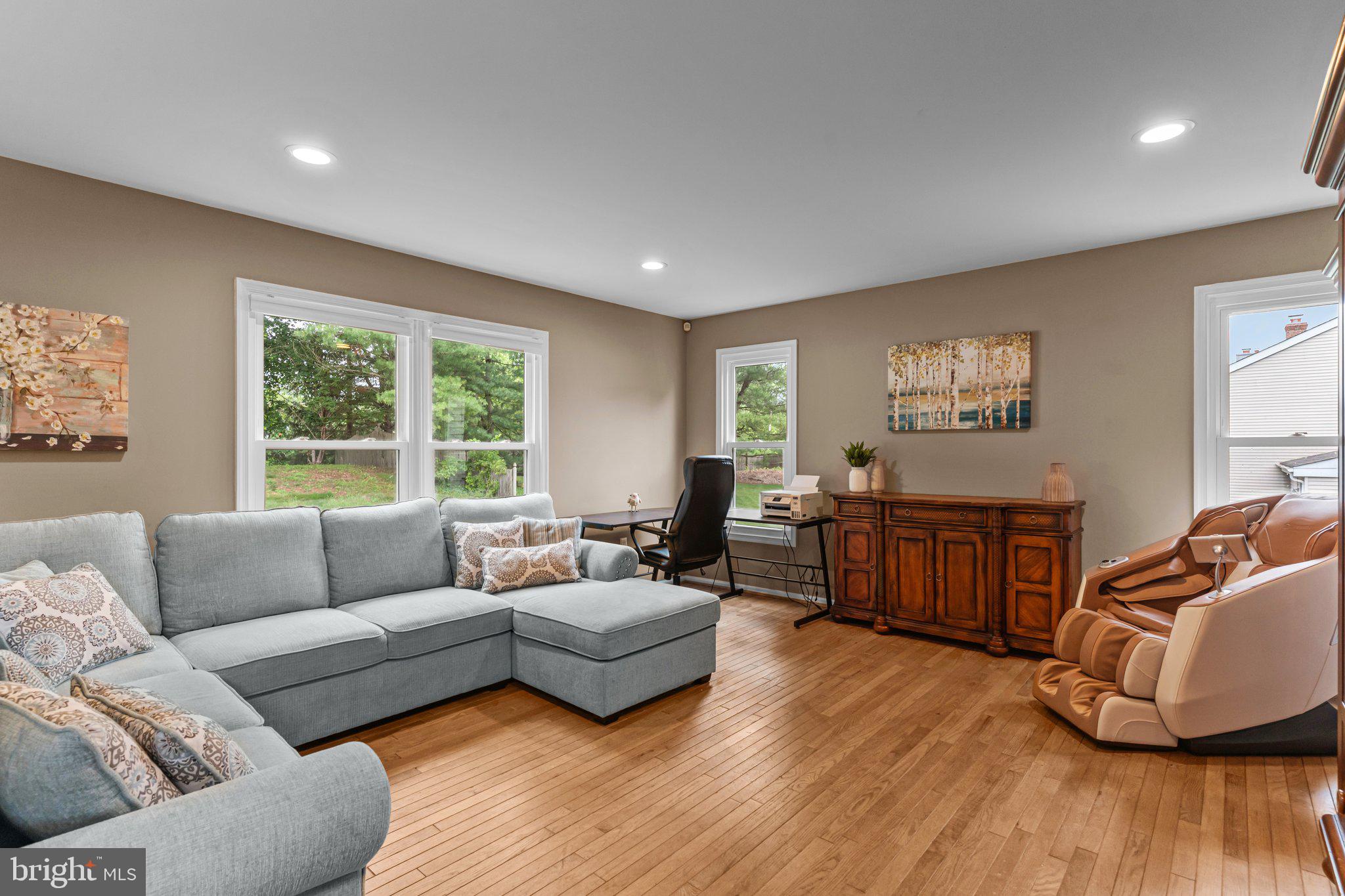 44 W WINDROSE DRIVE