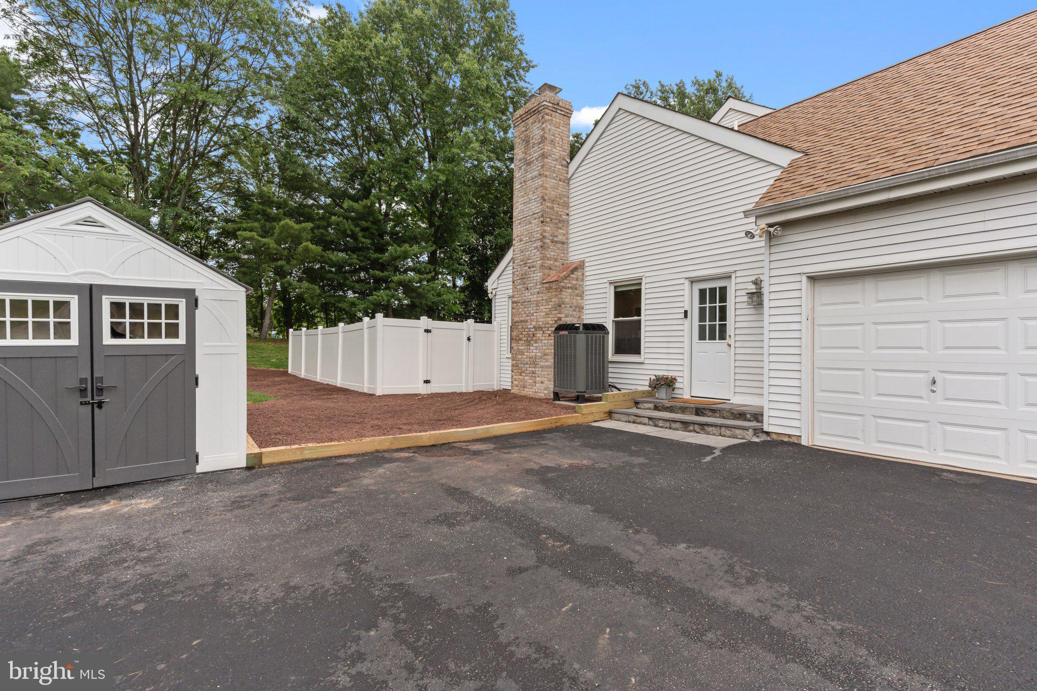 44 W WINDROSE DRIVE