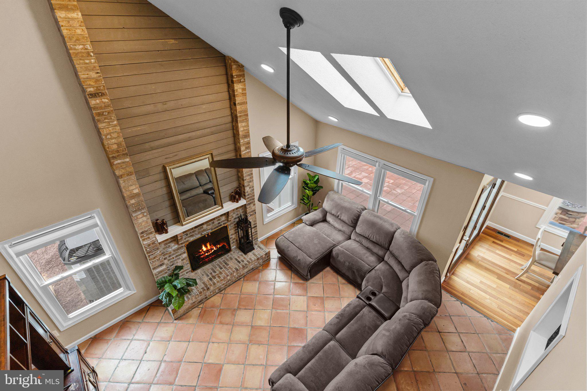 44 W WINDROSE DRIVE