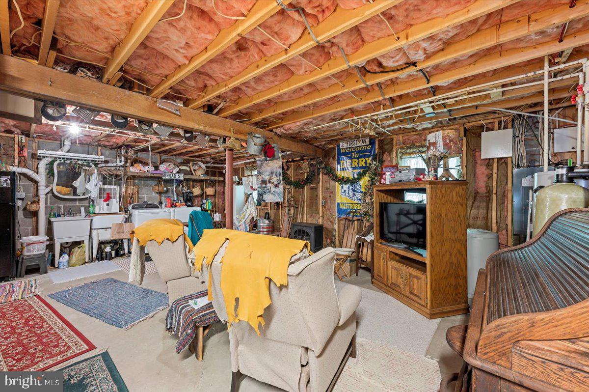 15 LOCUST DRIVE