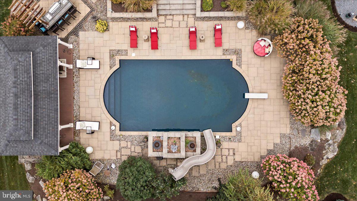 6942 LEHIGH COURT