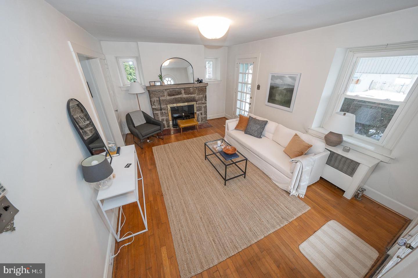 15 Woodbine Ave