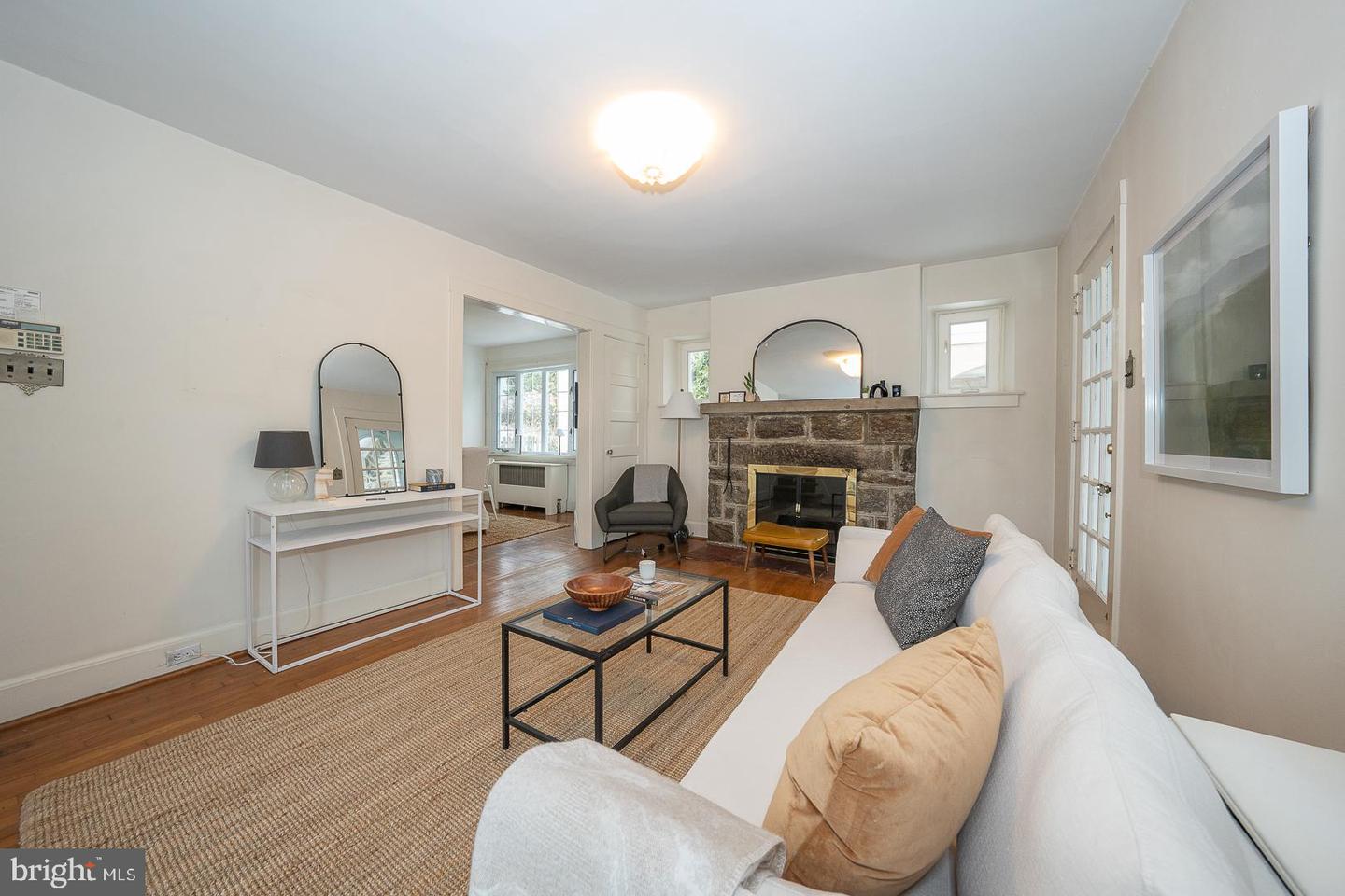 15 Woodbine Ave