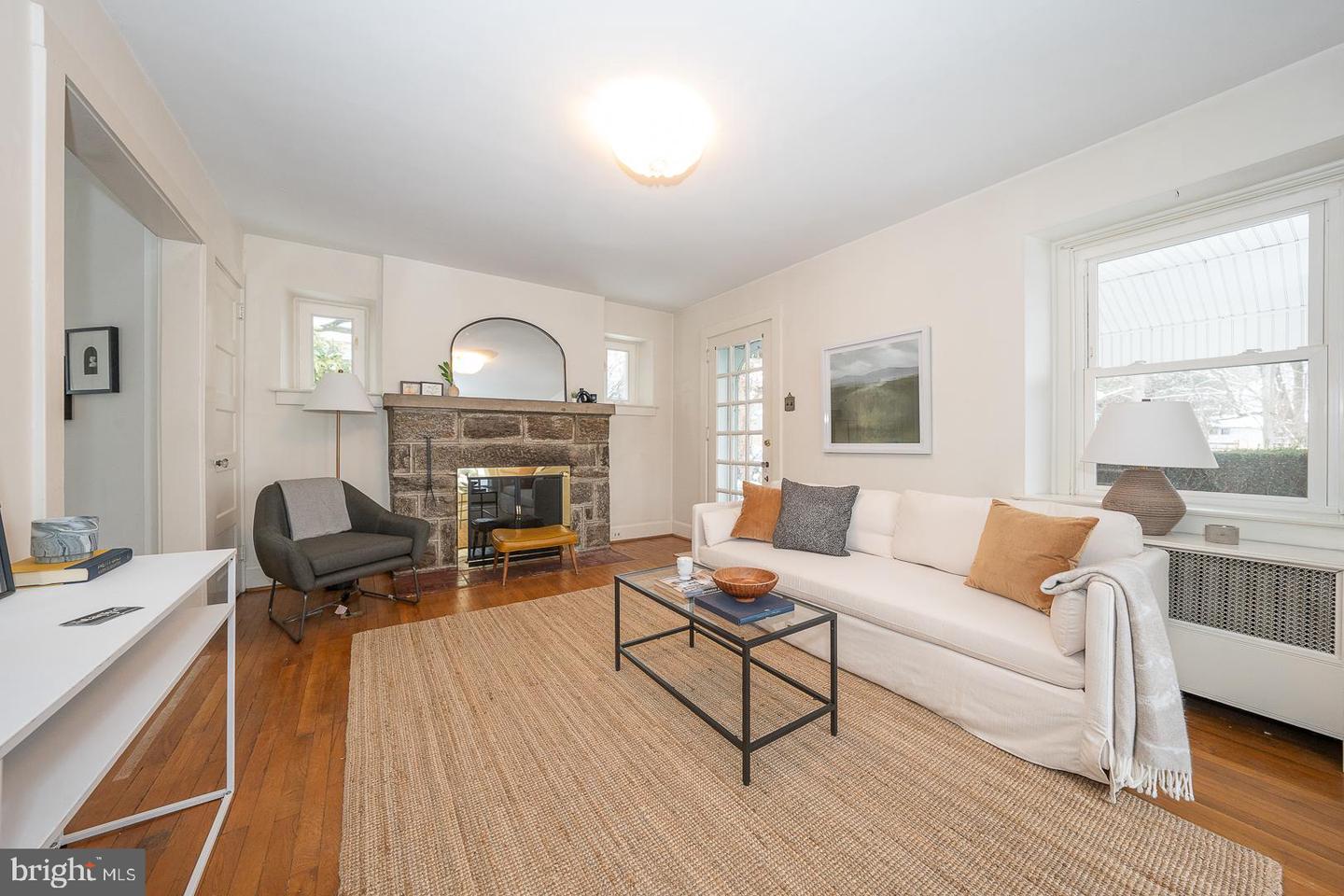 15 Woodbine Ave