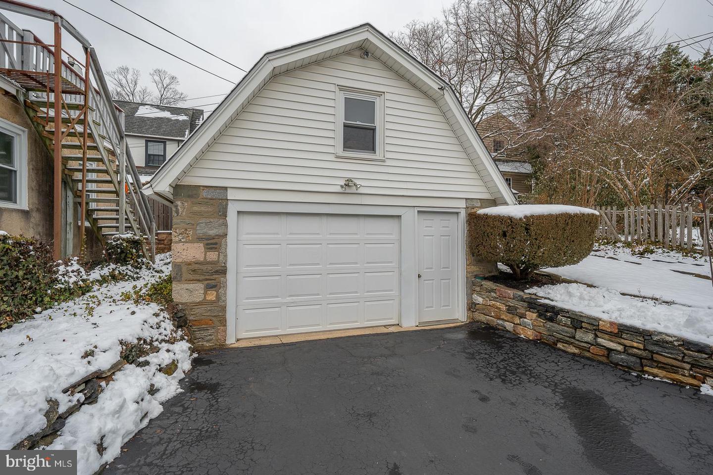 15 Woodbine Ave