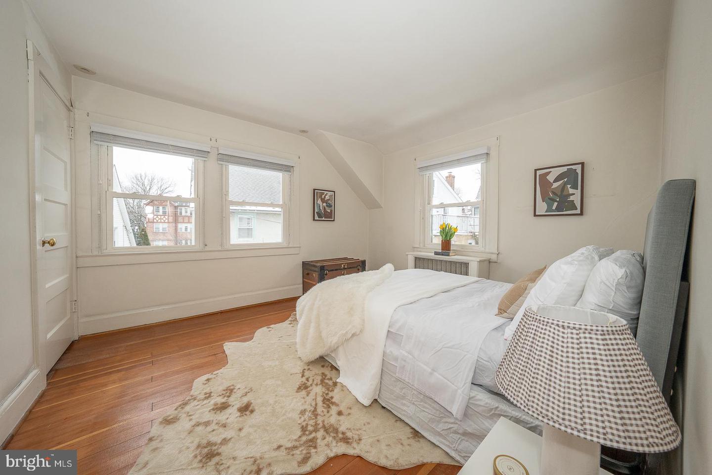 15 Woodbine Ave