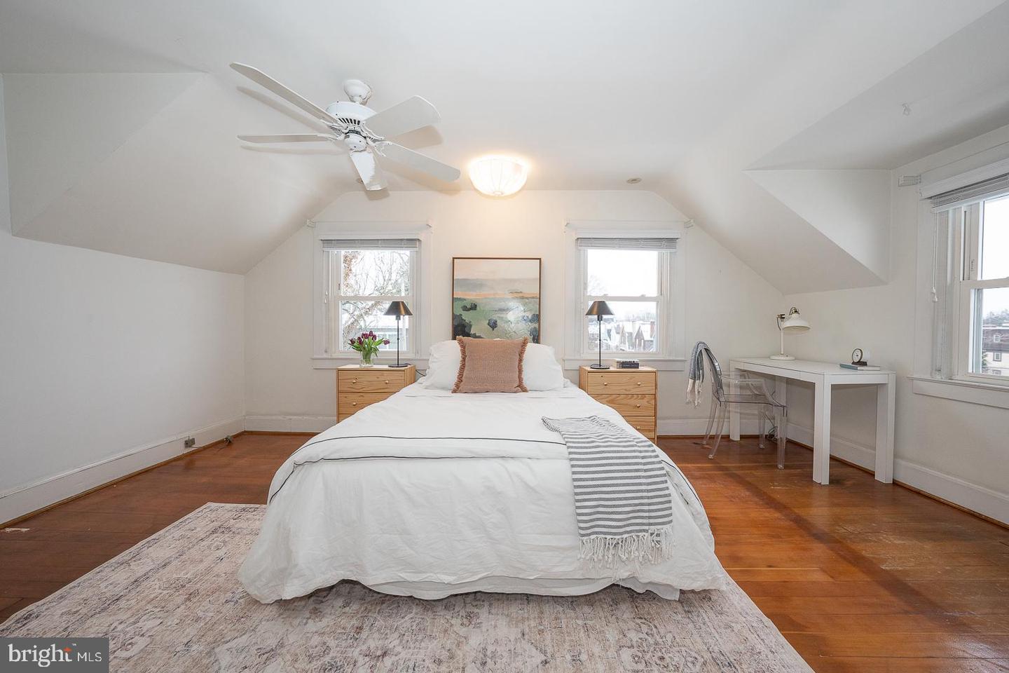 15 Woodbine Ave
