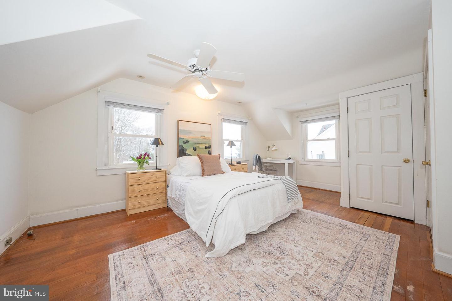 15 Woodbine Ave