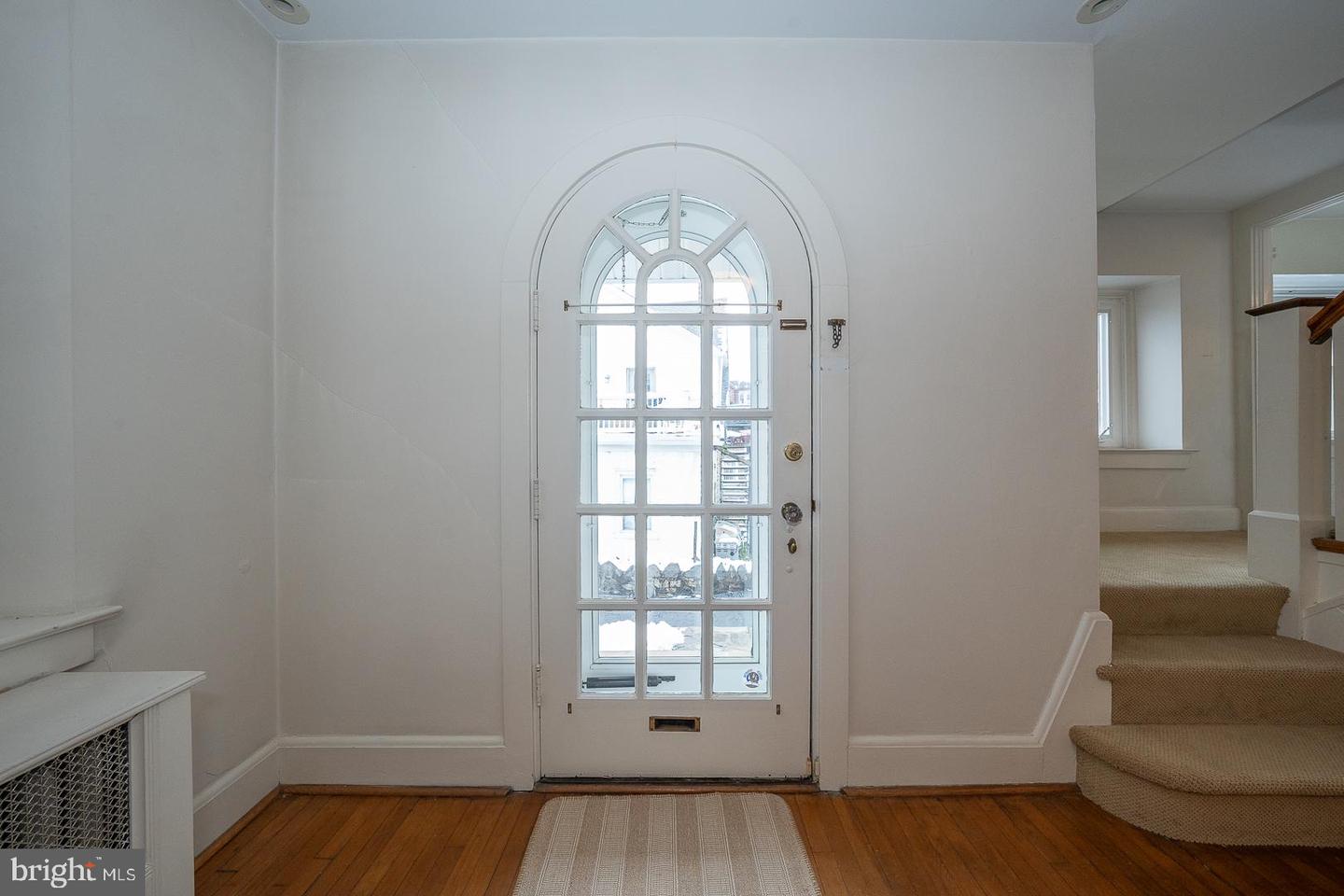 15 Woodbine Ave