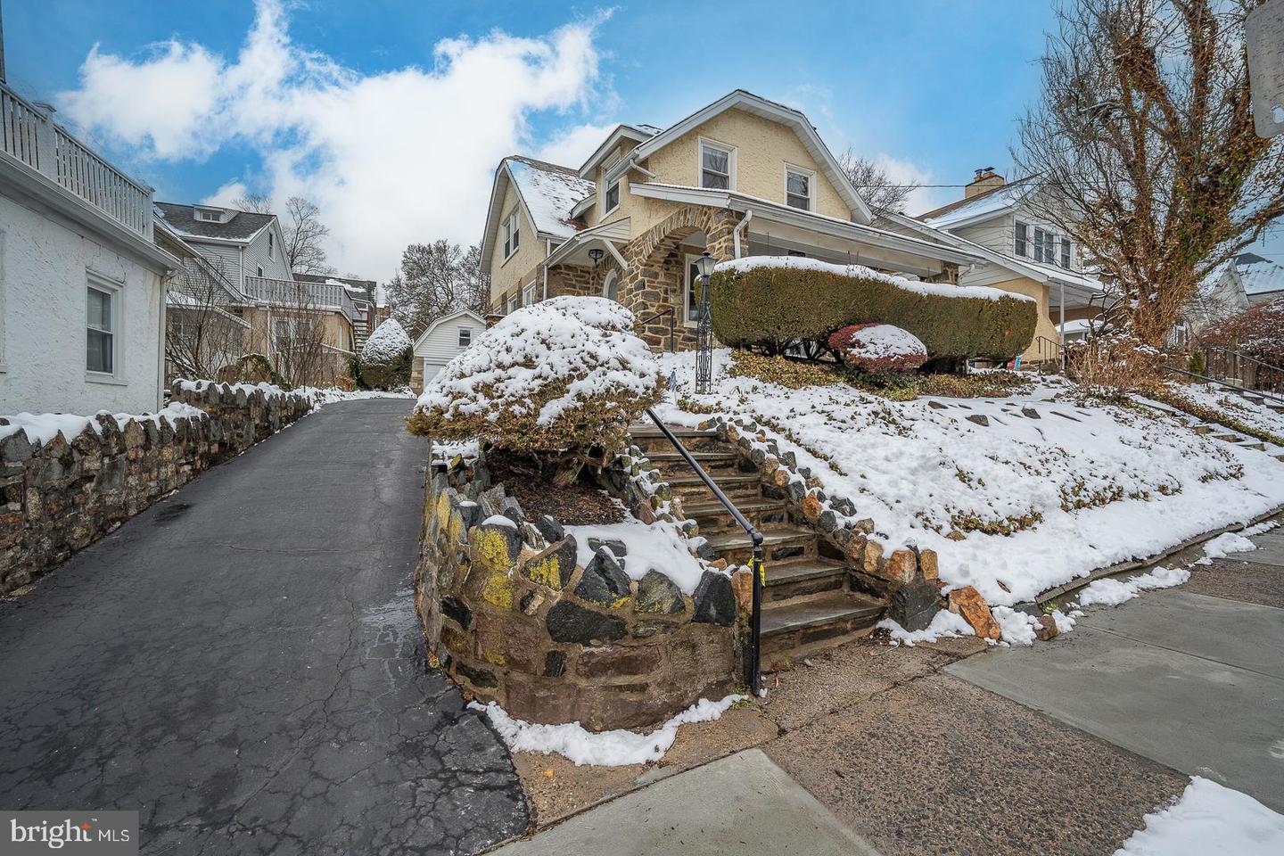 15 Woodbine Ave