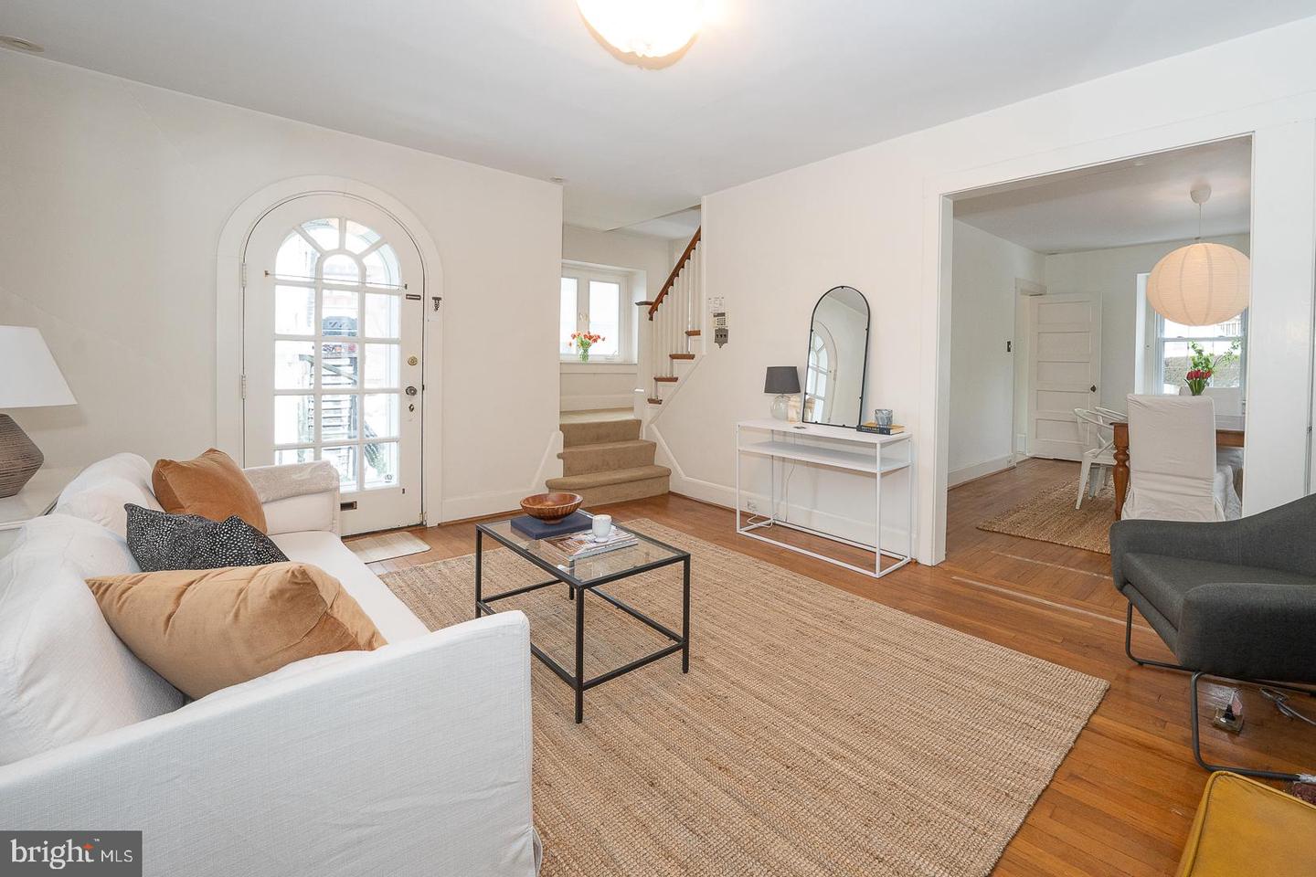15 Woodbine Ave