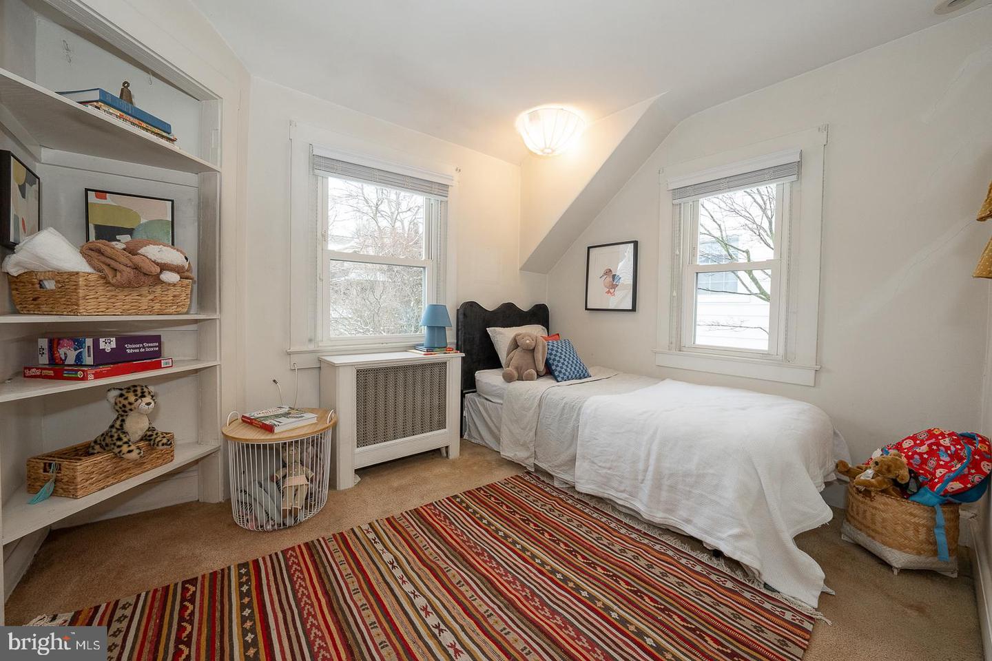 15 Woodbine Ave