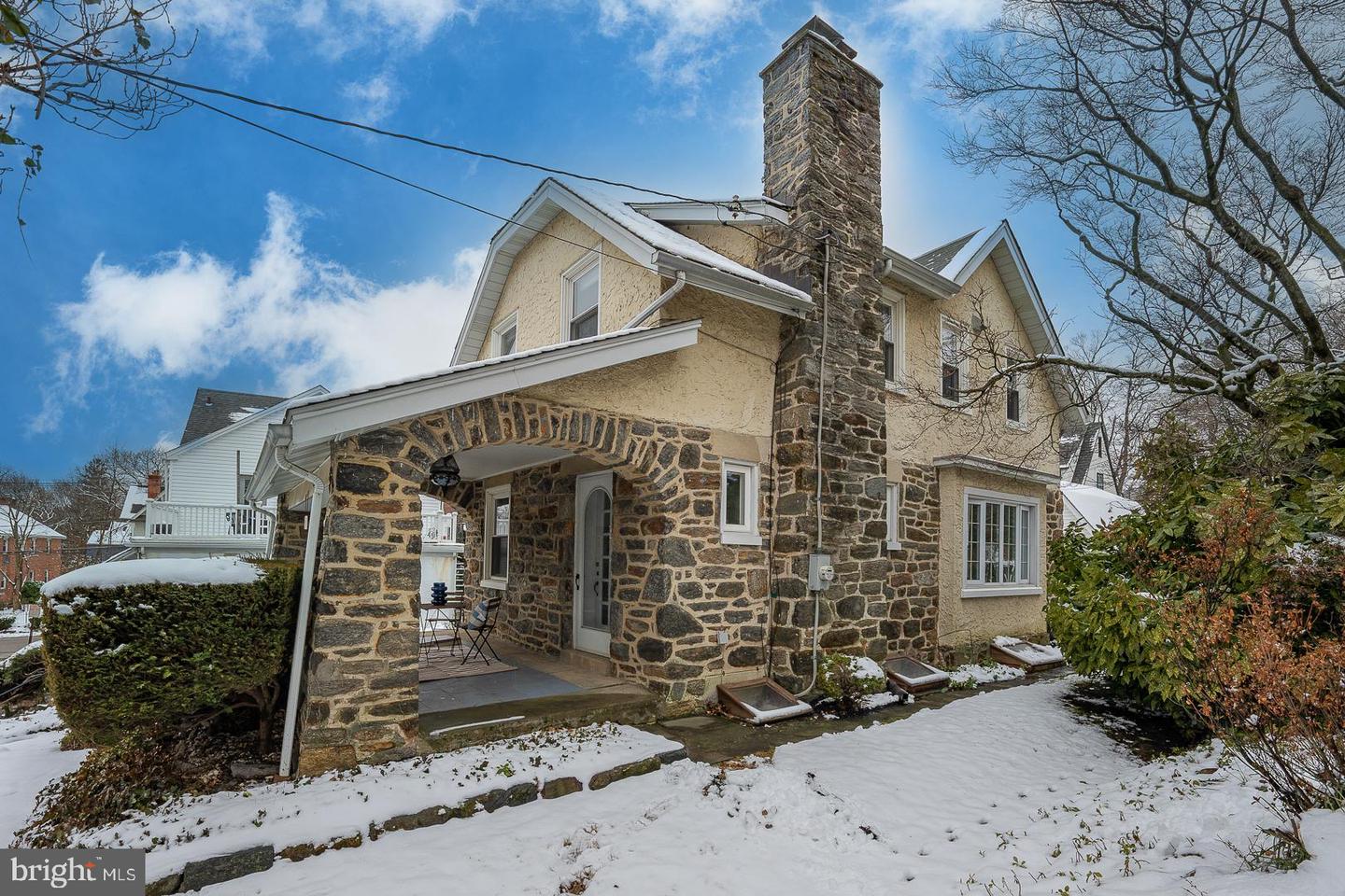 15 Woodbine Ave