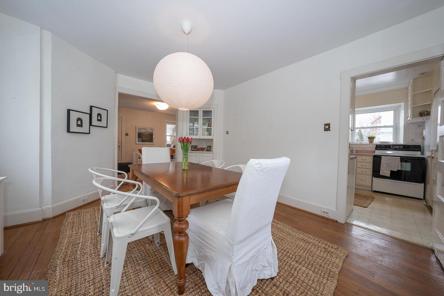 15 Woodbine Ave