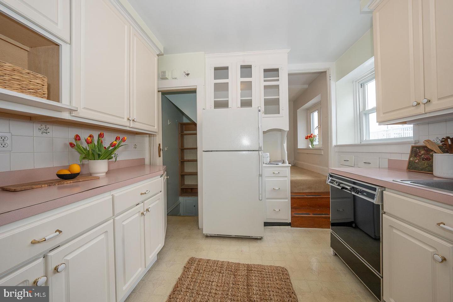 15 Woodbine Ave