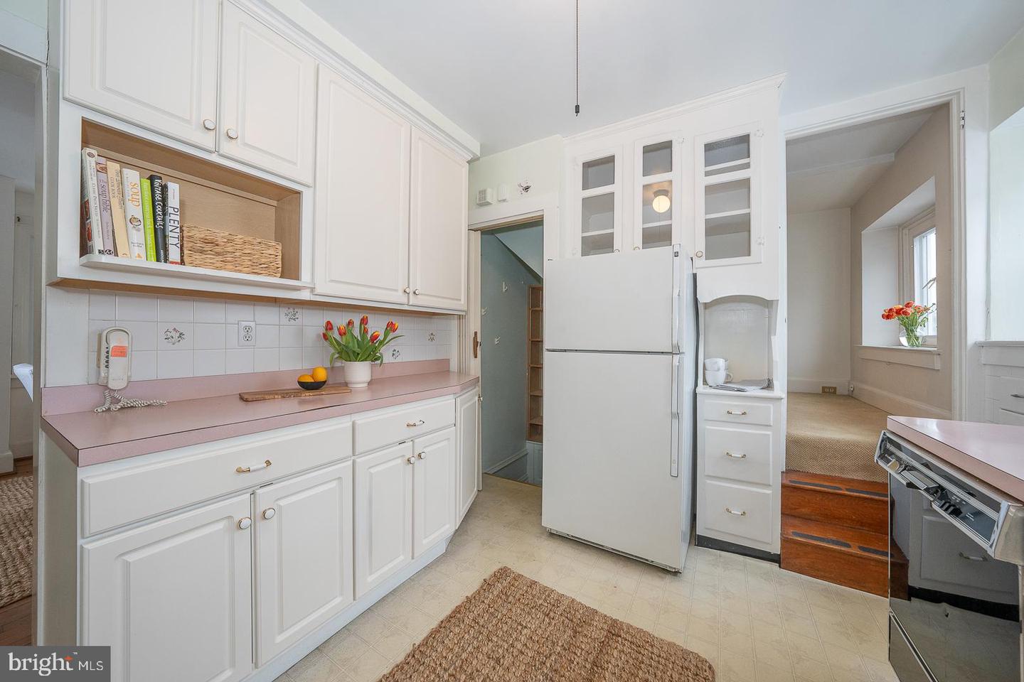 15 Woodbine Ave