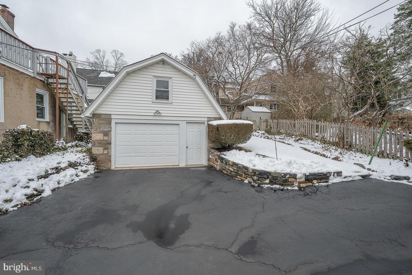 15 Woodbine Ave