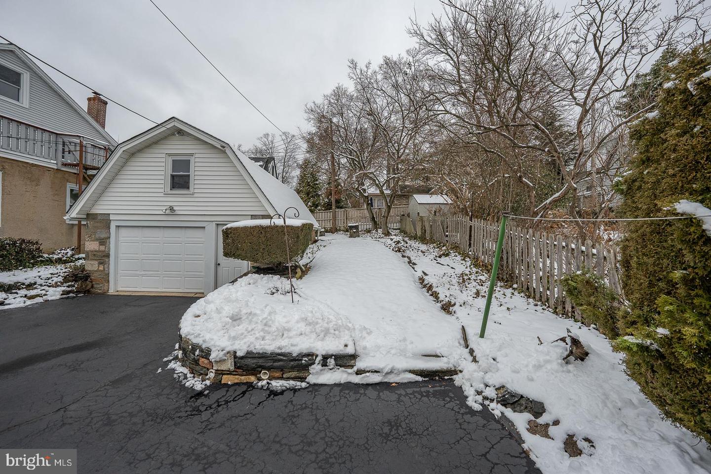 15 Woodbine Ave