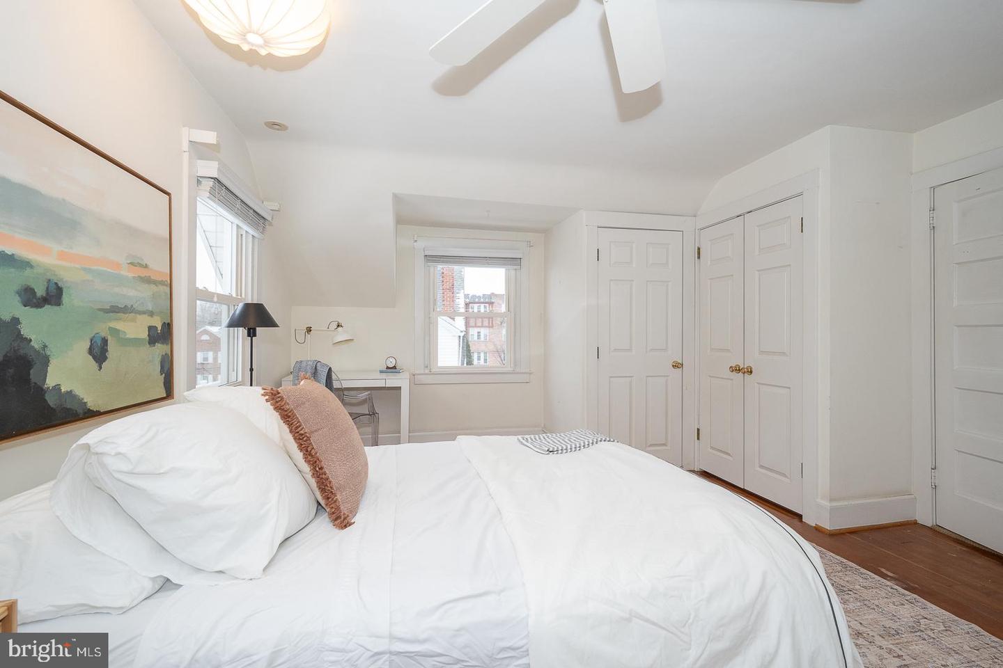 15 Woodbine Ave