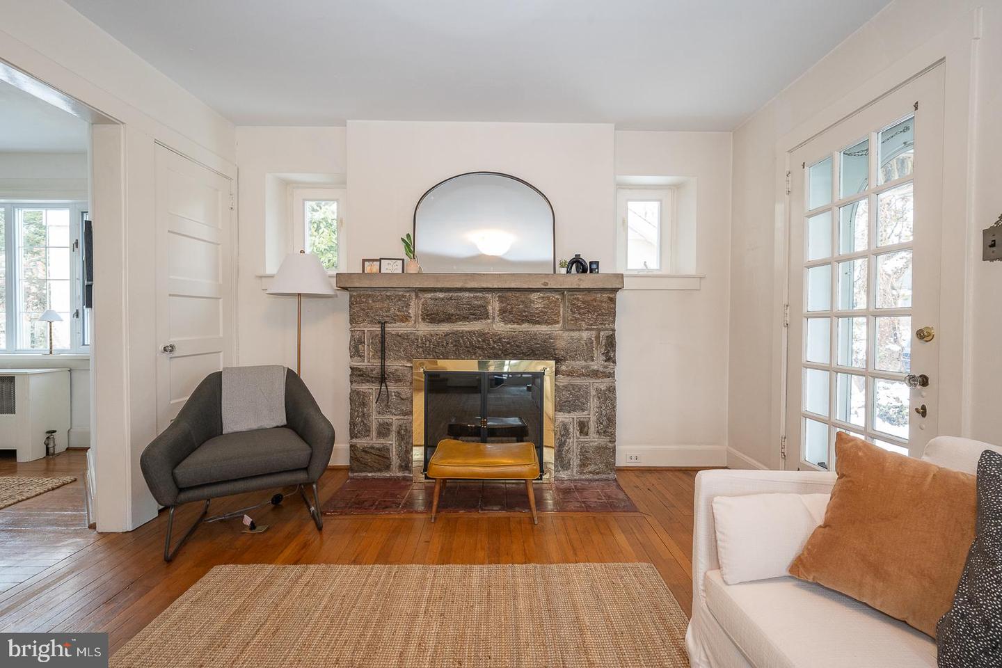 15 Woodbine Ave