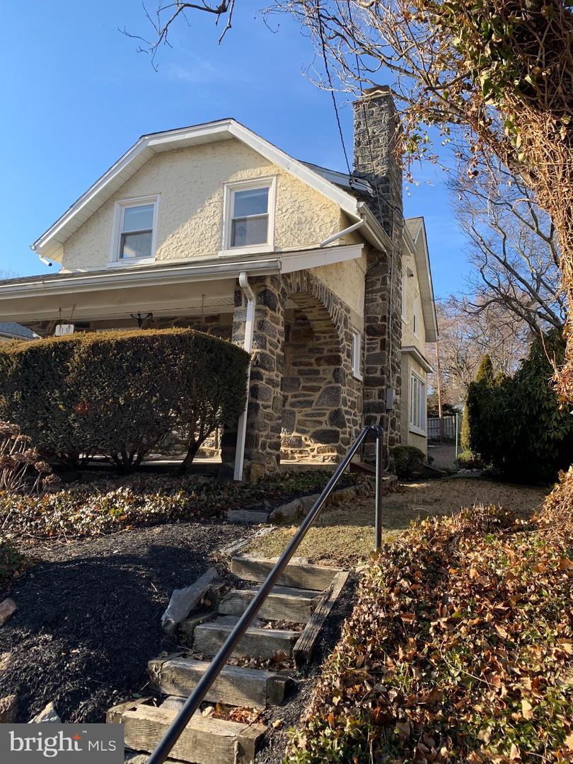 15 Woodbine Ave