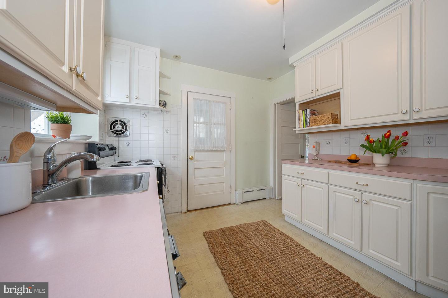 15 Woodbine Ave