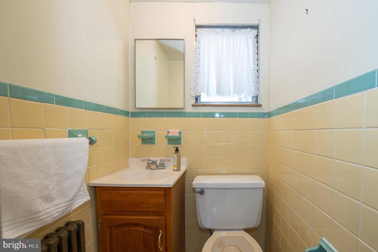 15 Woodbine Ave