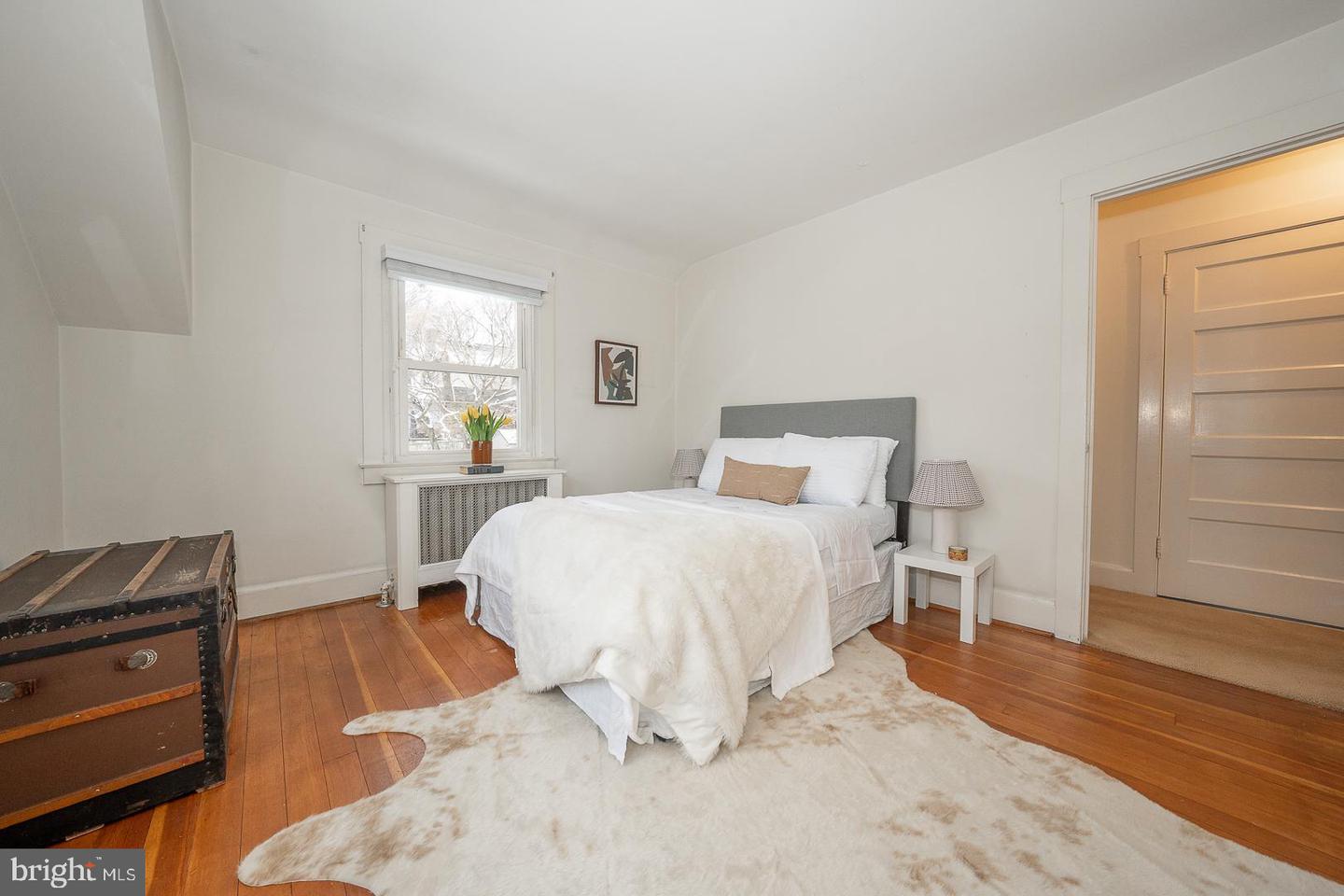 15 Woodbine Ave