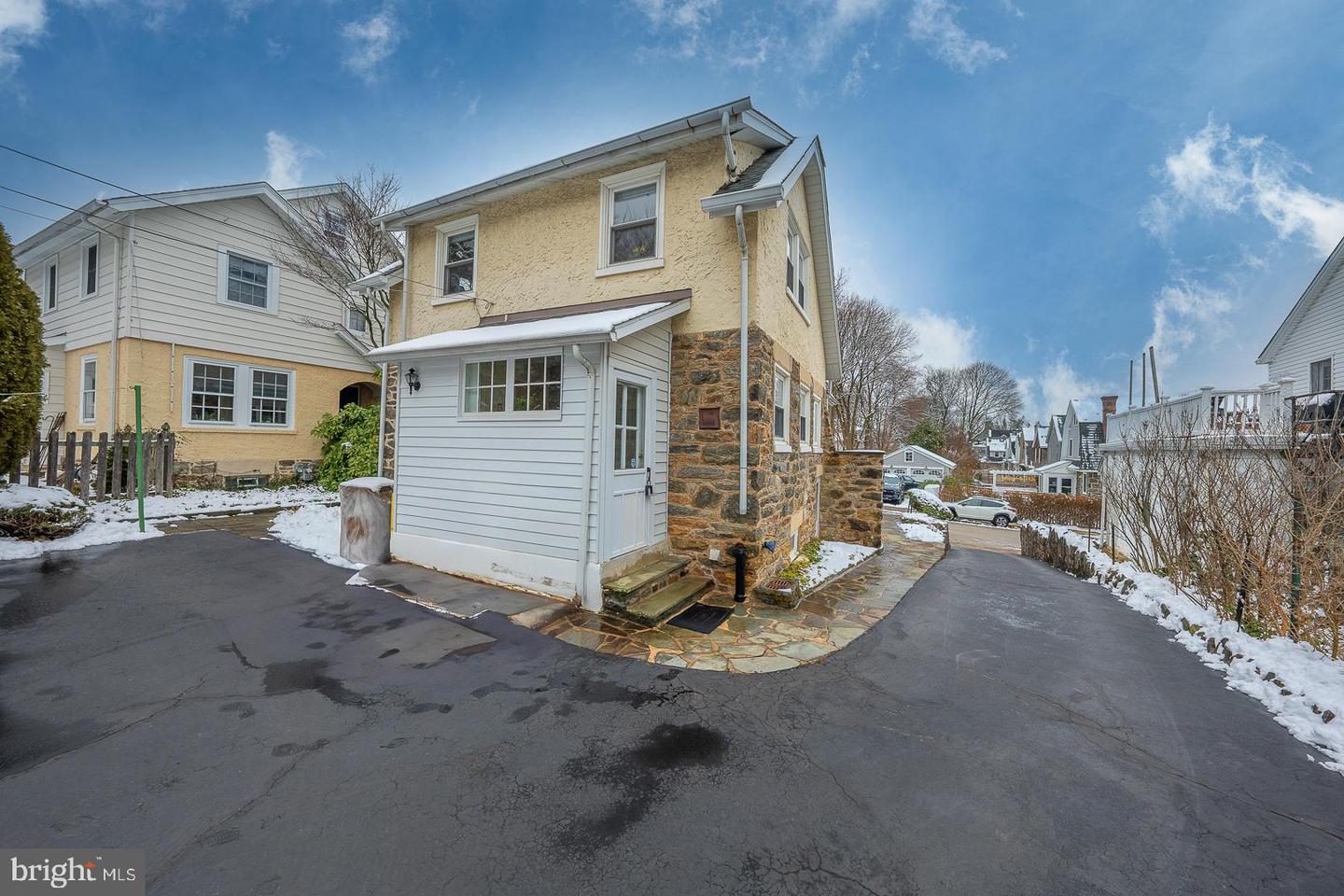 15 Woodbine Ave