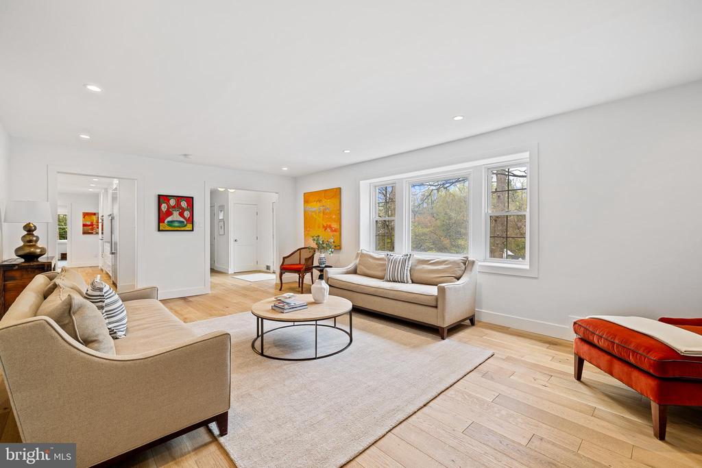 1031 Bryn Mawr Ave