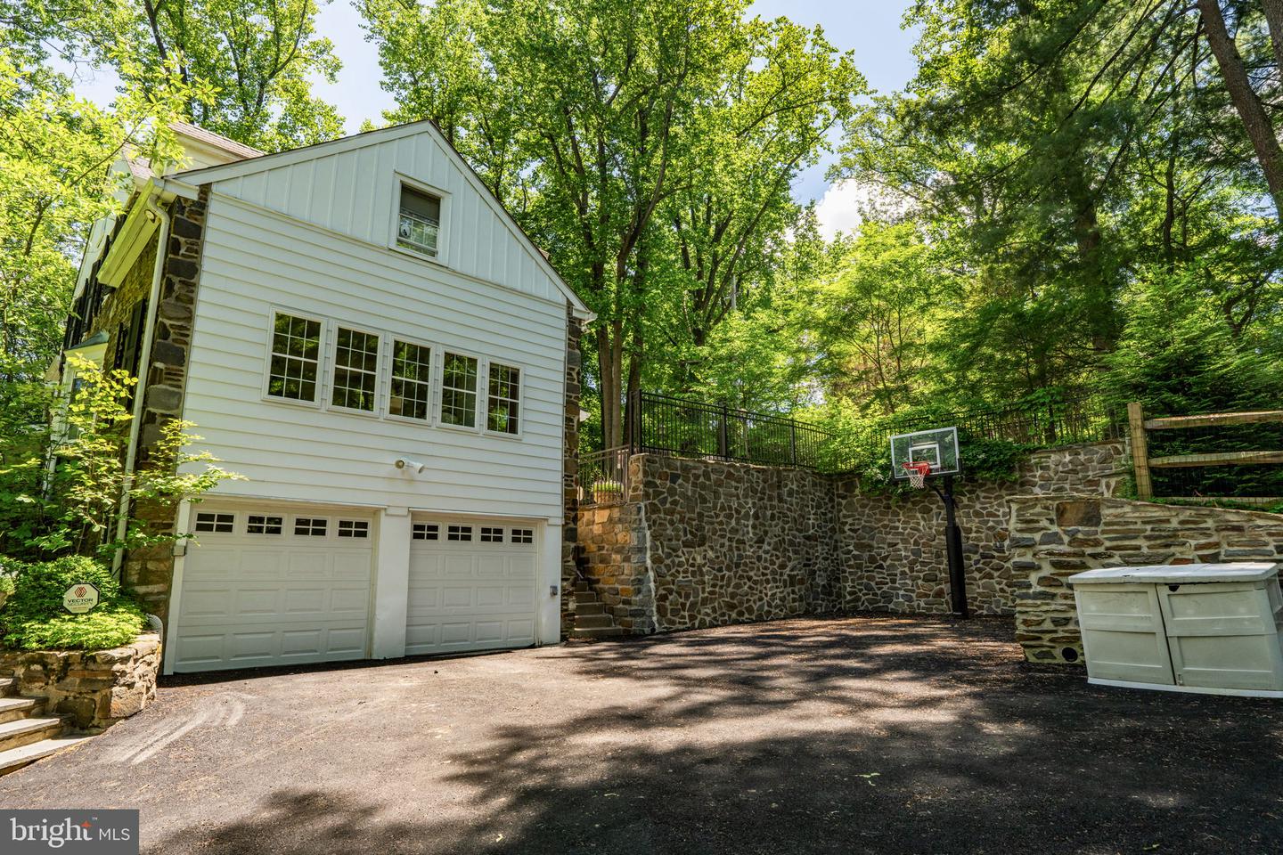 1031 Bryn Mawr Ave