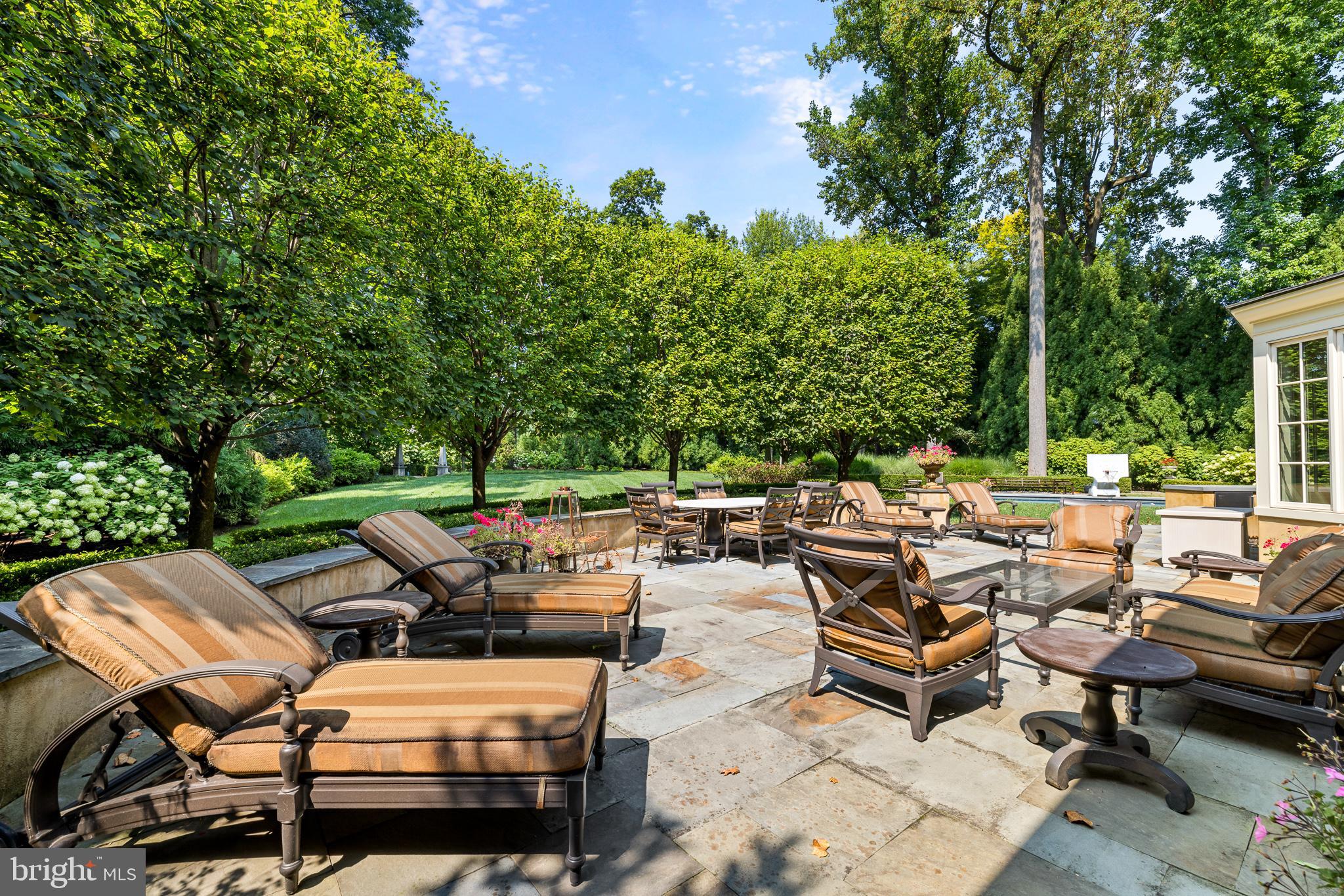 726 JOHN BARRY DRIVE