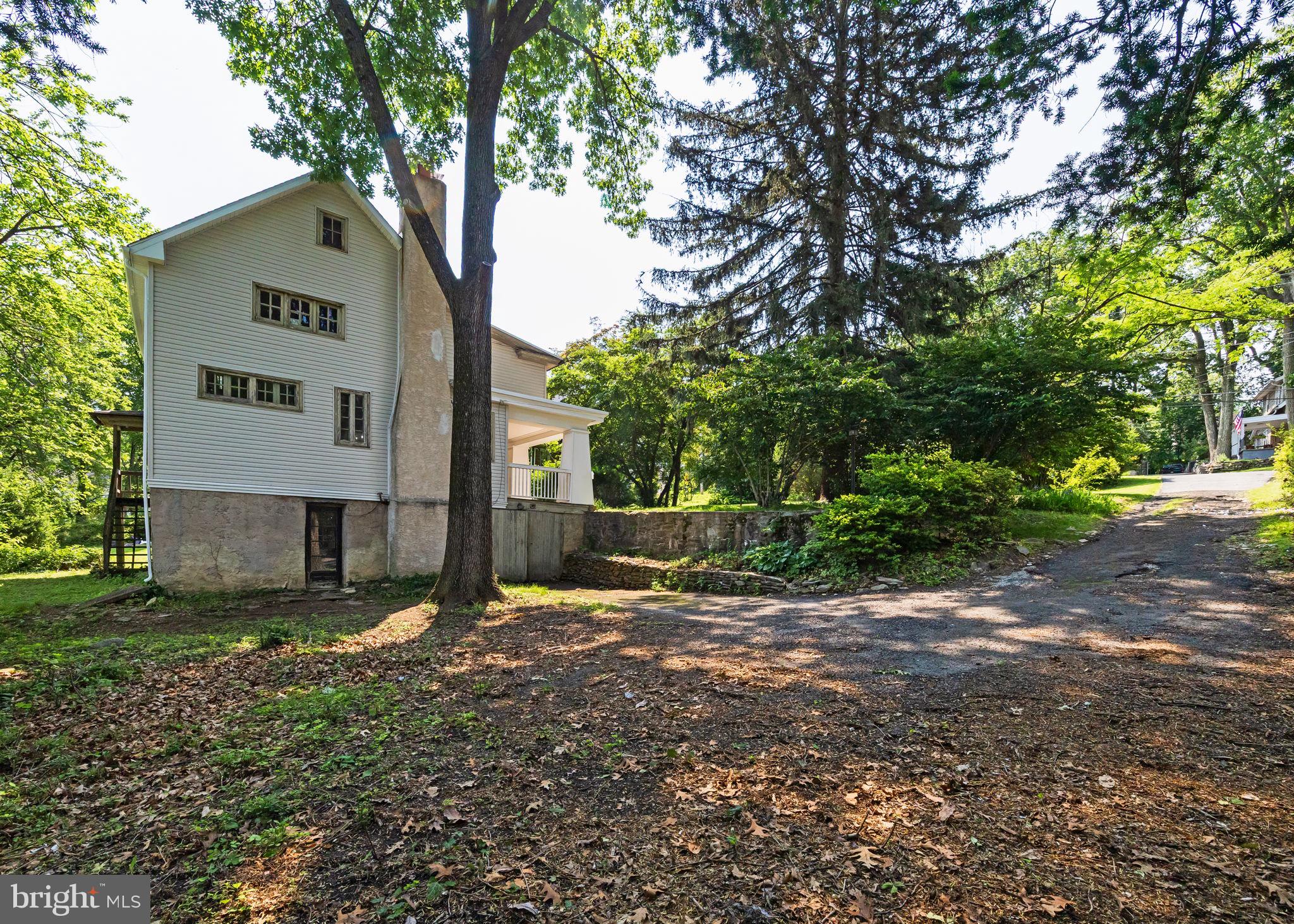 908 EDGE HILL ROAD