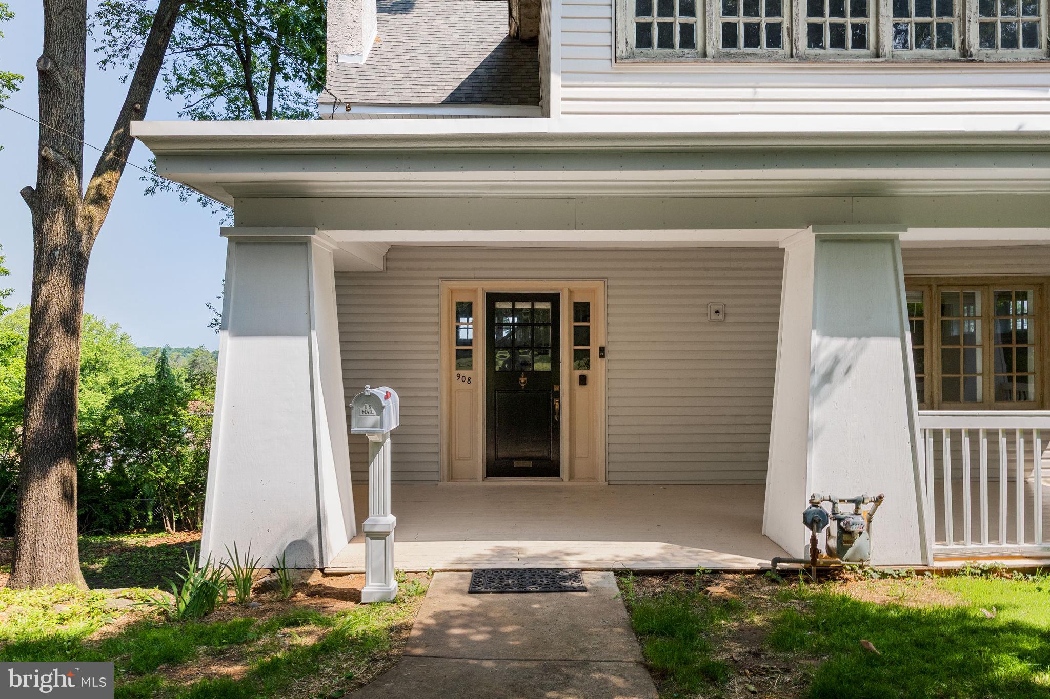 908 EDGE HILL ROAD