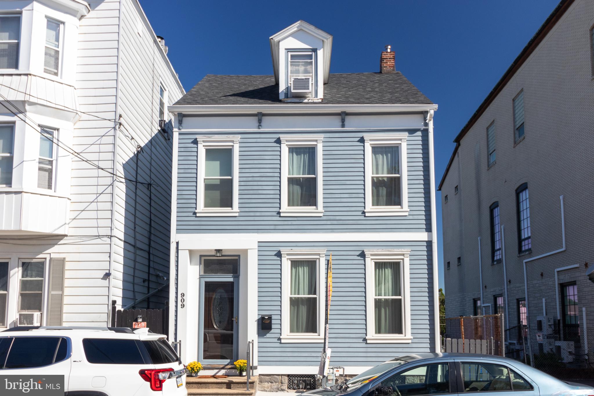 909 WASHINGTON STREET