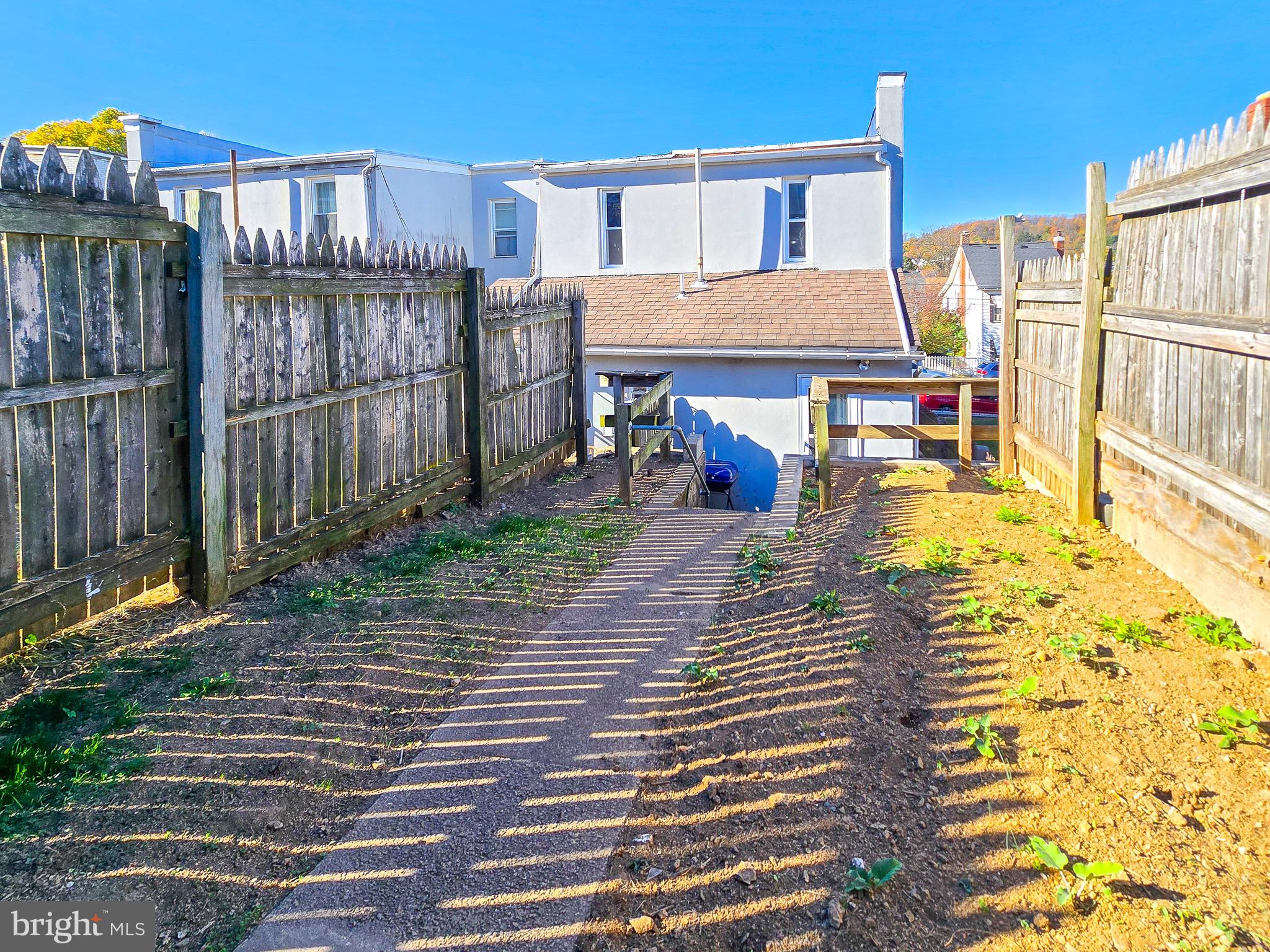 647 ONTARIO STREET