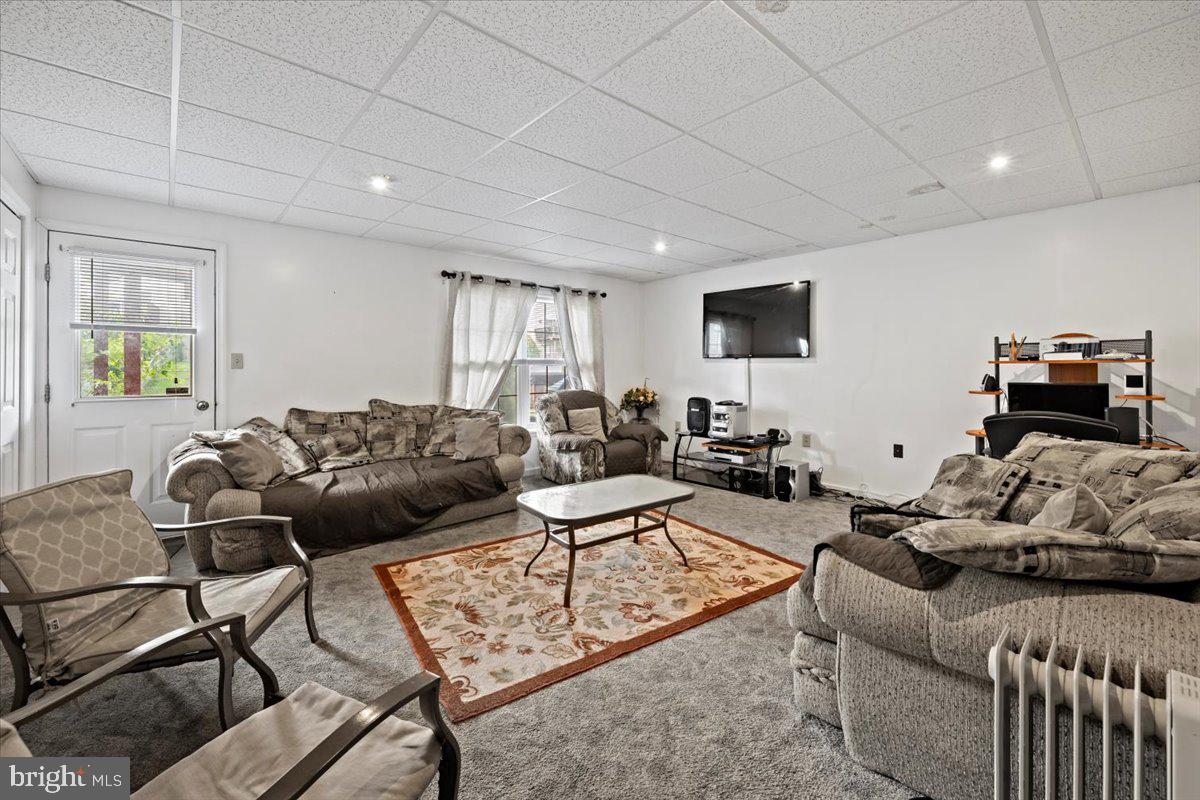 2567 CHESTNUT LANE