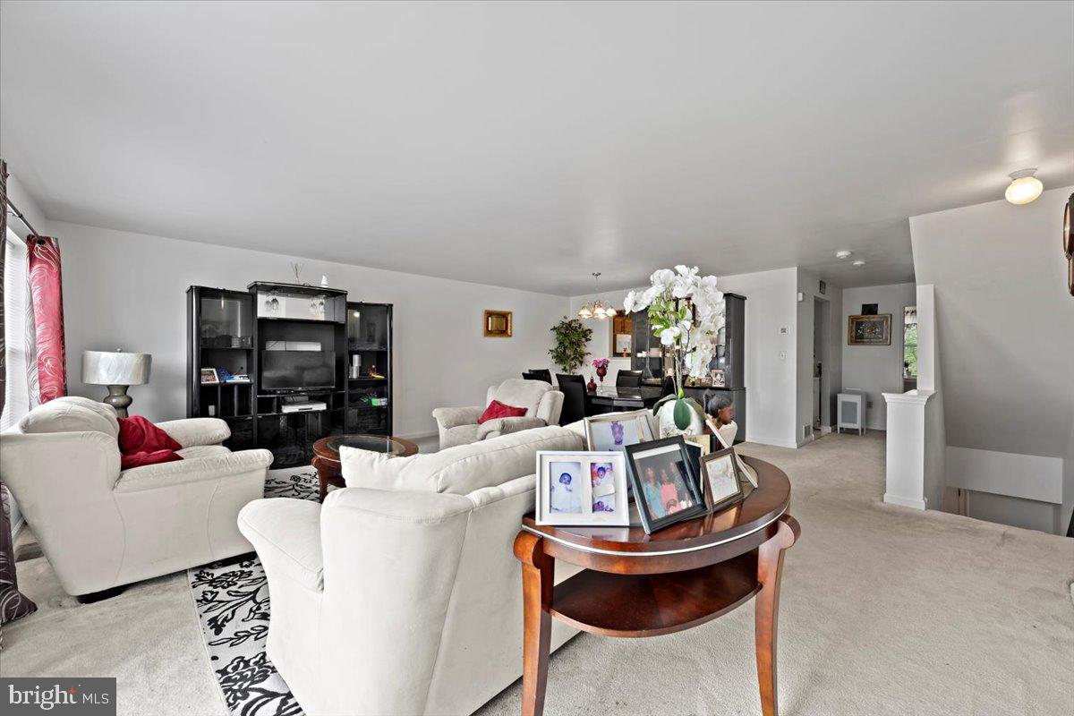 2567 CHESTNUT LANE