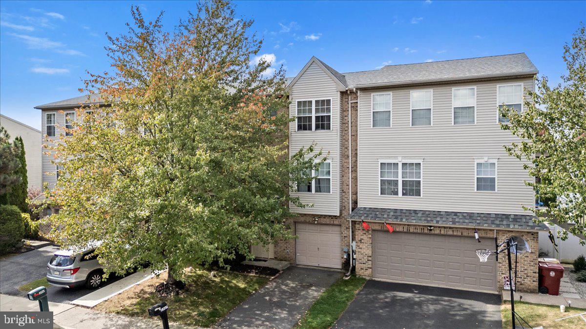 2567 CHESTNUT LANE