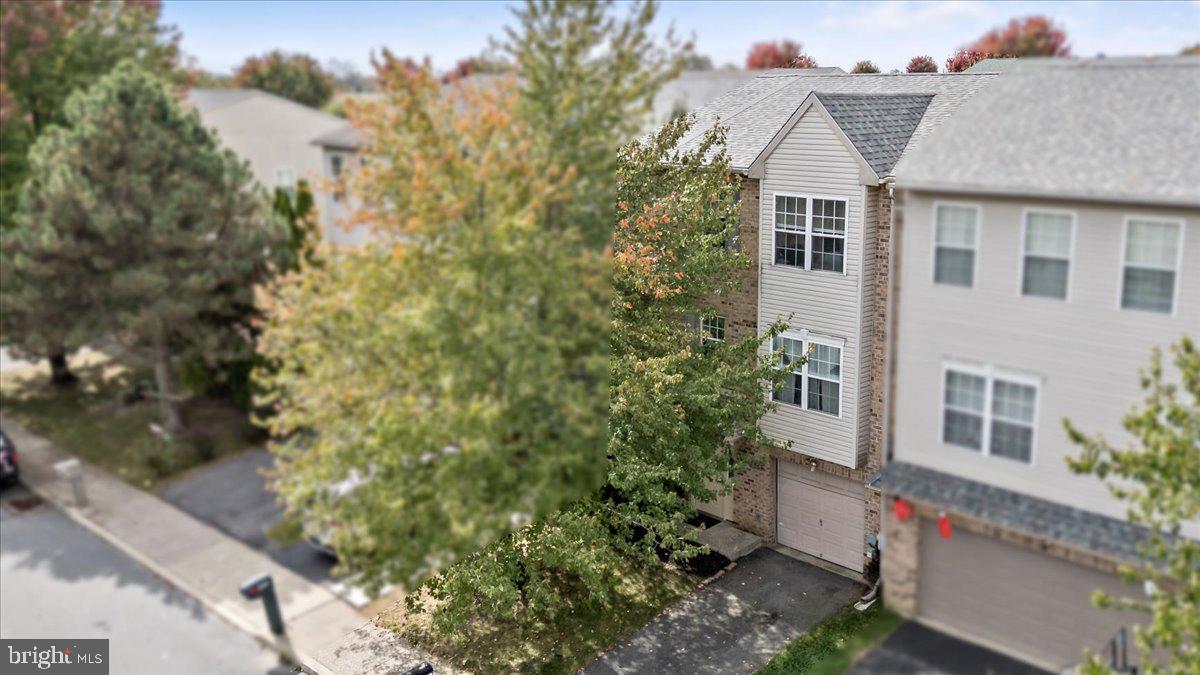 2567 CHESTNUT LANE