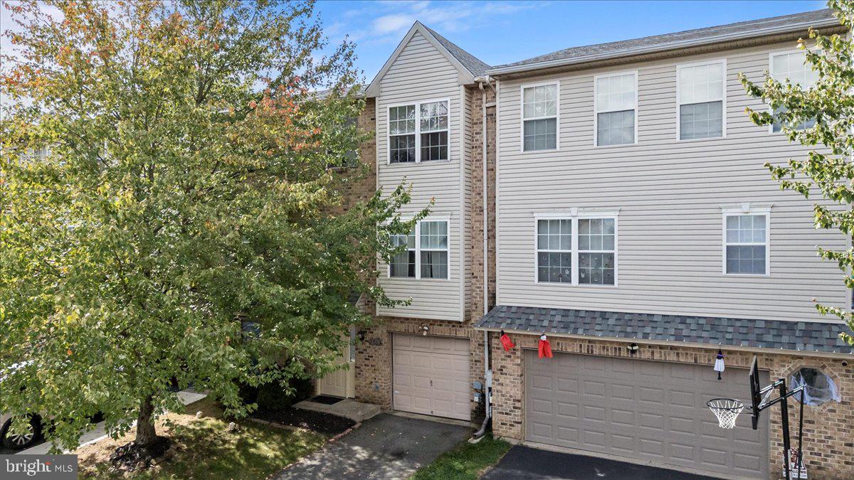 2567 CHESTNUT LANE