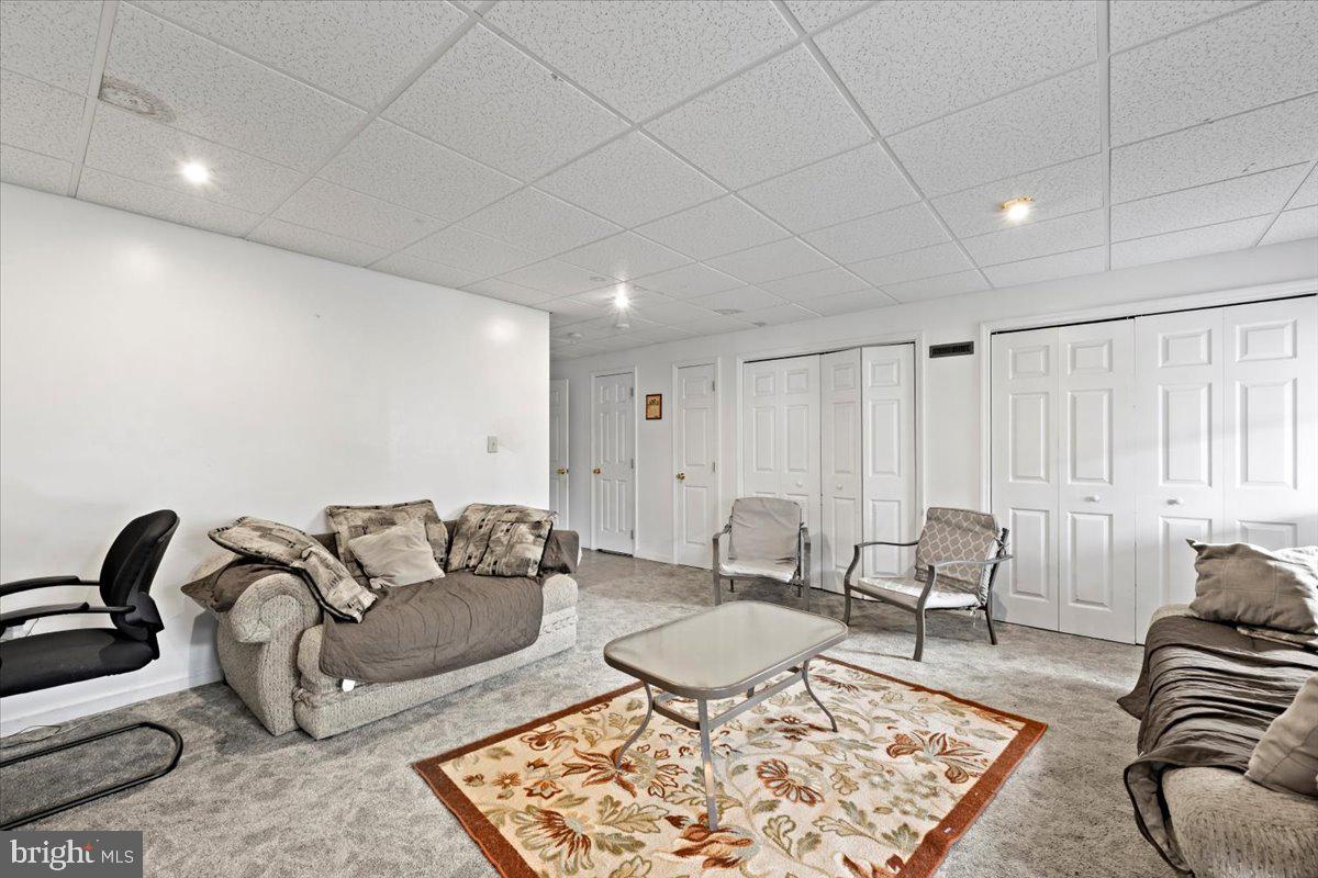 2567 CHESTNUT LANE
