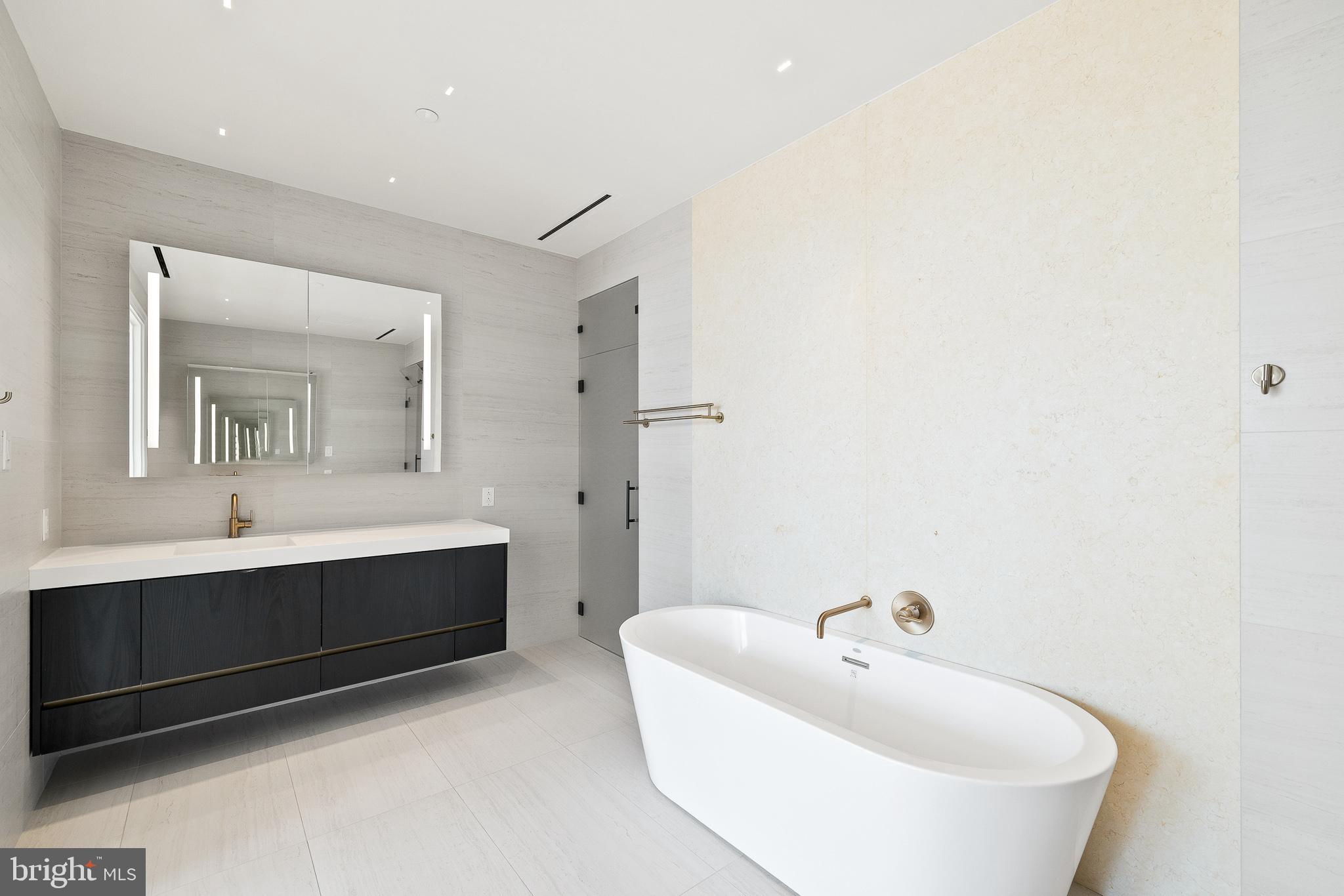 1401 SPRUCE PENTHOUSE I
